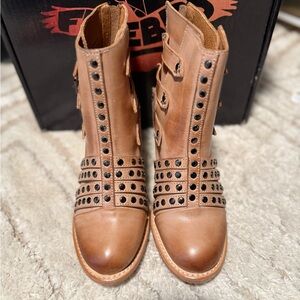 Freebird by Steven CITADEL TAUPE SZ 8 NWT, Box, and Dust bags included